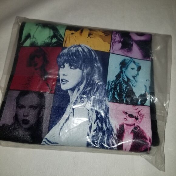 unbrand Tops - Taylor Swift Tshirt, size M new never worn in original Package